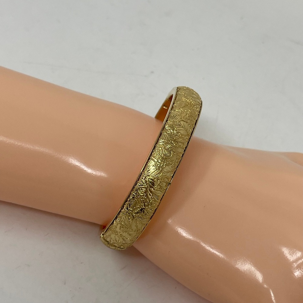 Monet Gold Tone Floral Textured Hinged Bangle Bracelet Vintage Jewelry